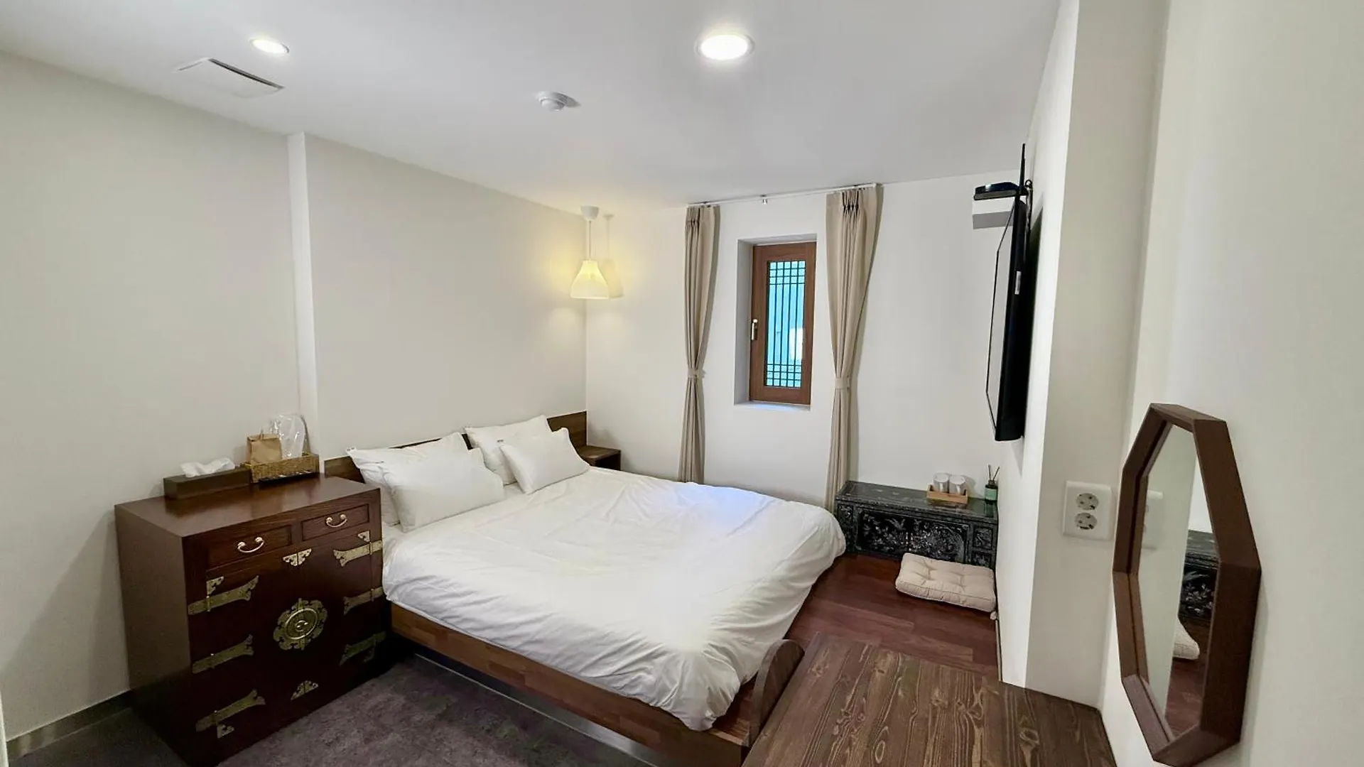 Hotel Firststay Hongdae Seoul 2*,