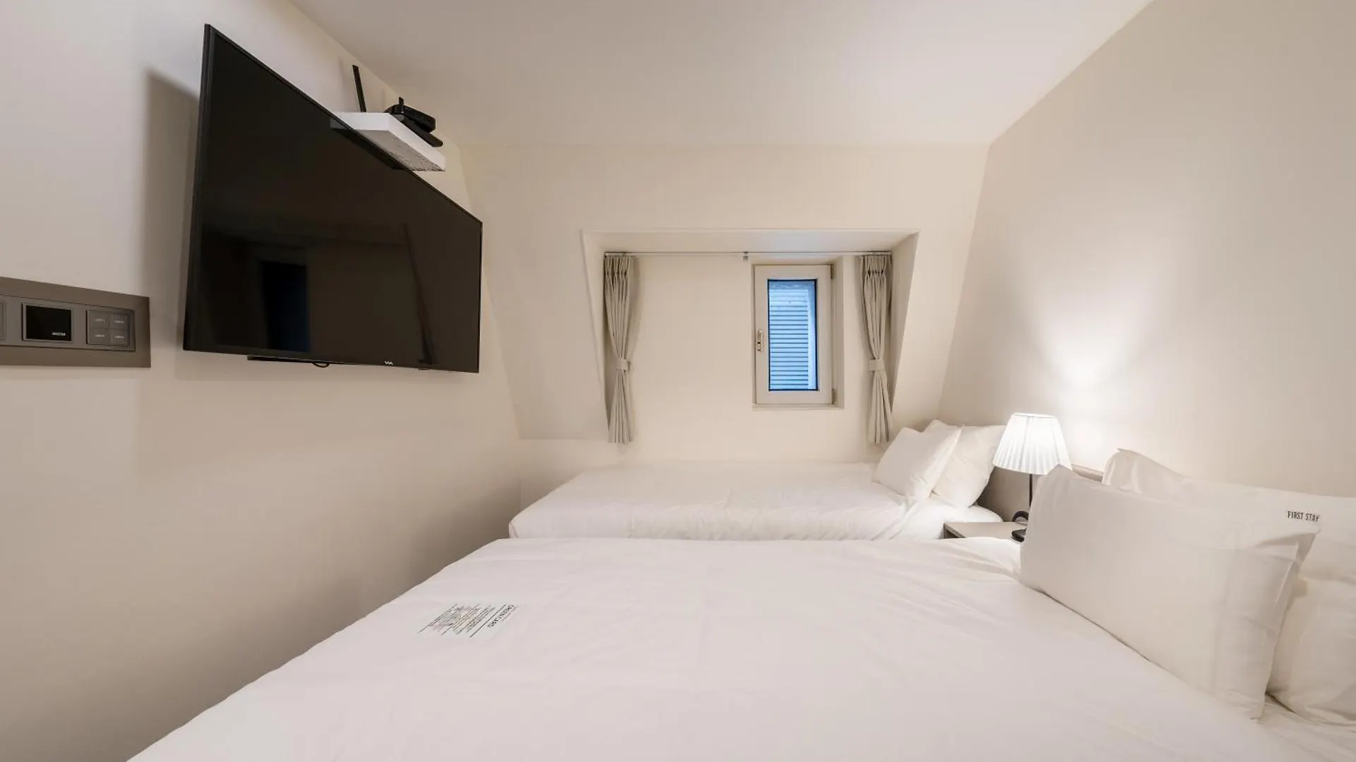 Hotel Firststay Hongdae Seoul 2*,
