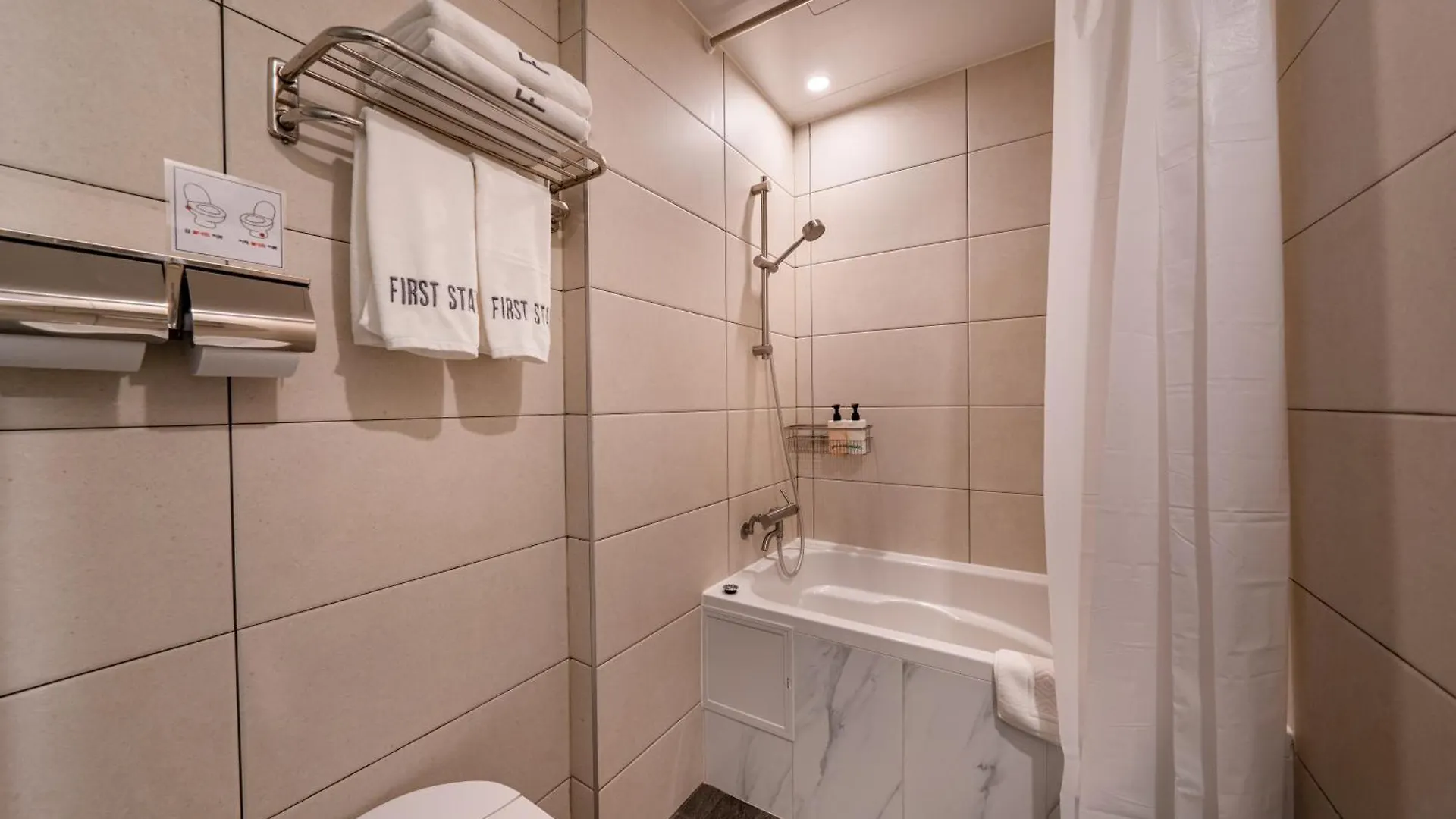 Hotel Firststay Hongdae Seoul