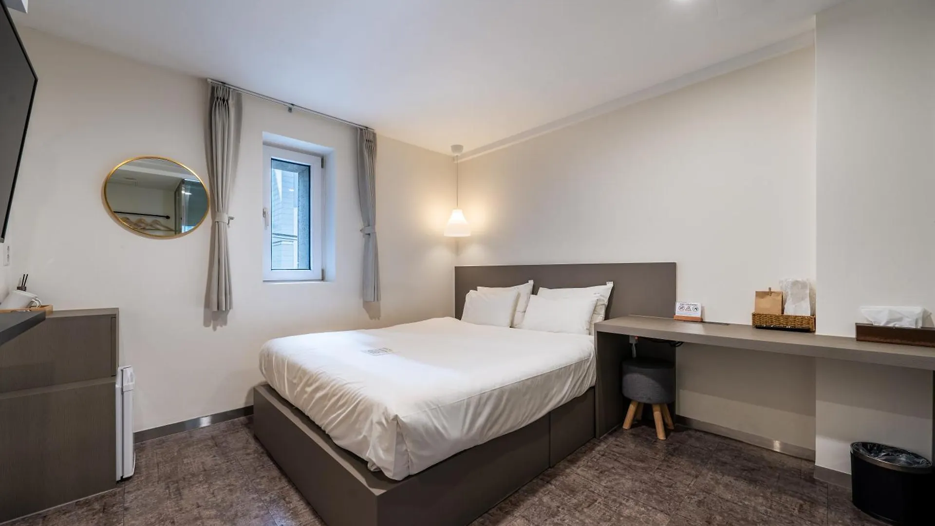 Hotel Firststay Hongdae Seoul 2*,
