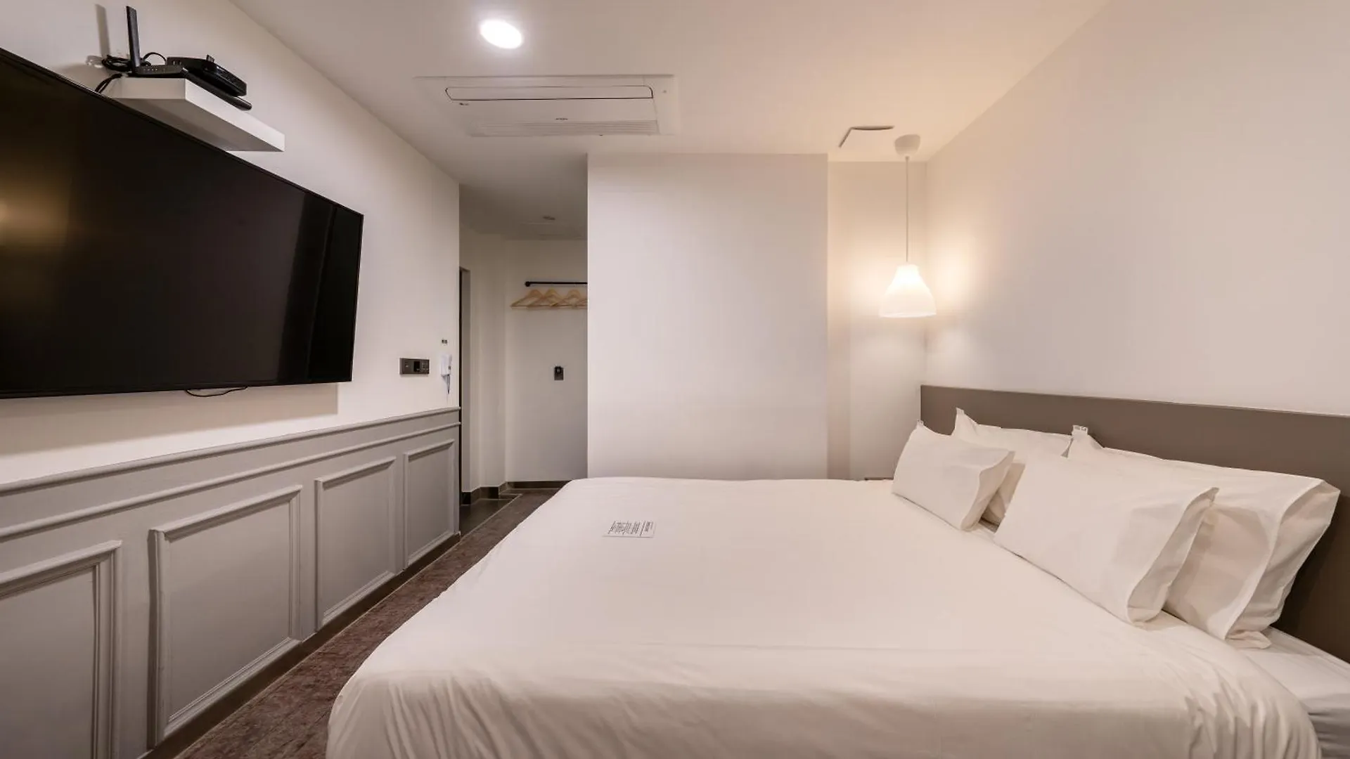 Hotel Firststay Hongdae Seoul