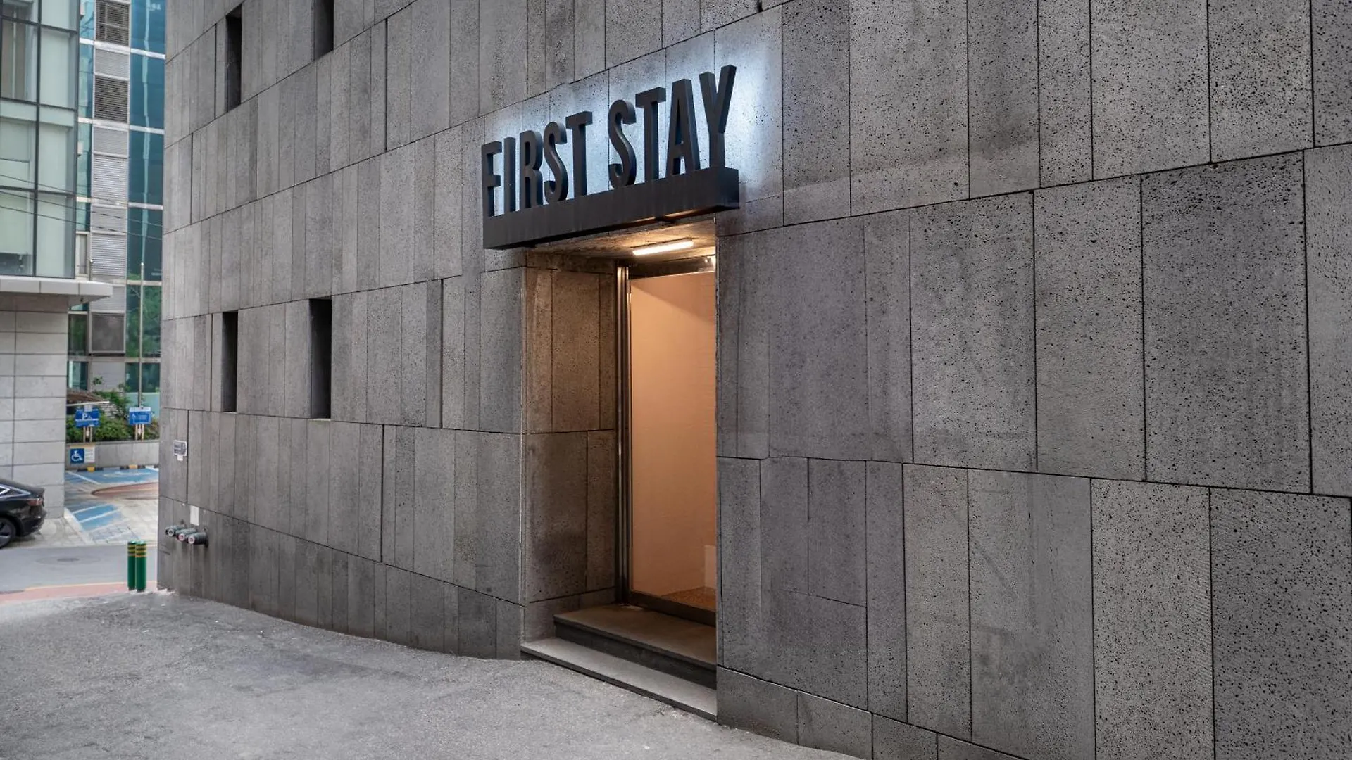 Hotel Firststay Hongdae Seoul