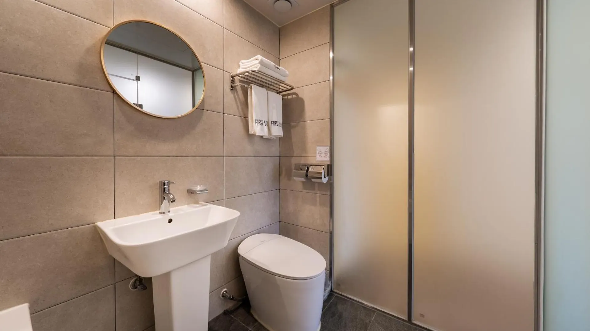 Hotel Firststay Hongdae Seoul